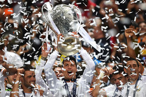 (VIDEO) UNOSNA TITULA: Fudbaleri Reala dobili po 700.000 evra bonusa