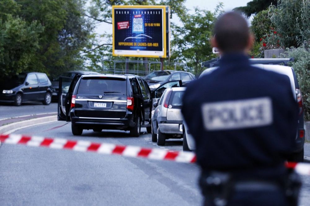 BIO JE S MOJOM DRAGOM: Francuz zaklao i kastrirao političara, pa se ubio