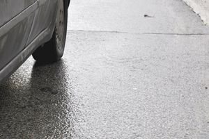 STANJE NA PUTEVIMA U SRBIJI: Saobraćaj pojačan, kolovozi mestimično mokri