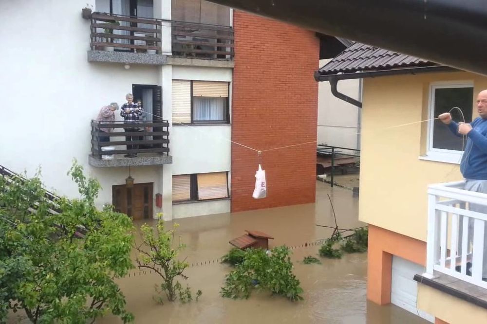 OPERACIJA POGAČA: Pogledajte kako su se u poplavi Bosanci snašli u nevolji