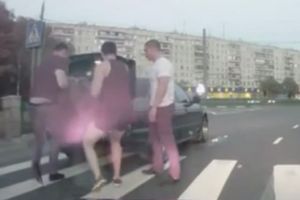 GEPEKOVAN: Strpali čoveka u prtljažnik na ulici u Moskvi! (VIDEO)