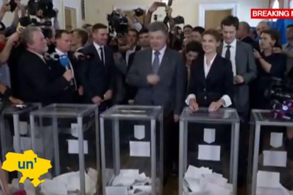 Evo kako se krsti predsednik Ukrajine (VIDEO)