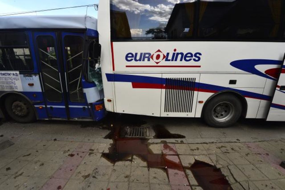 KARAMBOL U SAVSKOJ ULICI: 19 povređenih u sudaru tri autobusa!