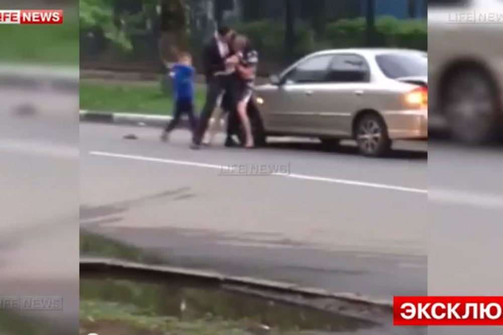 (VIDEO) BRAVO, HRABRI DEČAČE: Odbranio oca kog je besni vozač tukao!