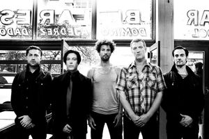 QUEENS OF THE STONE AGE PORUČUJU: Spremite se za žestoki rokenrol!