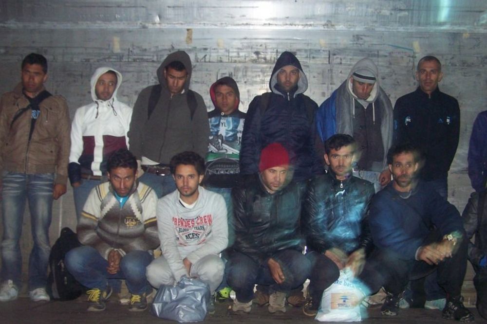 RISTOVAC: Carinici u kamionskoj prikolici otkrili 16 ilegalaca!