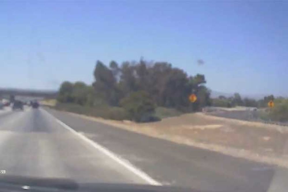 (VIDEO) Evo kako izgleda kada pukne guma pri 113 km/h