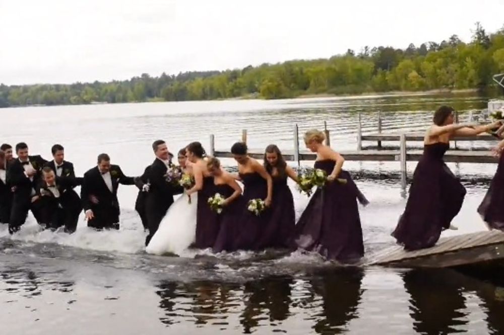 (FOTO, VIDEO) VENČANJE ZA PAMĆENJE: Mledenci i svatovi završili u jezeru!