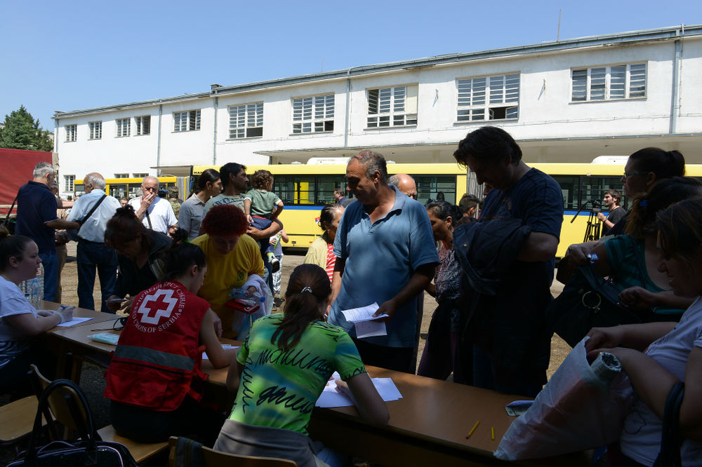 SMEŠTENI U KASARNU BORA MARKOVIĆ: 120 evakuisanih Obrenovčana vratilo se u grad!