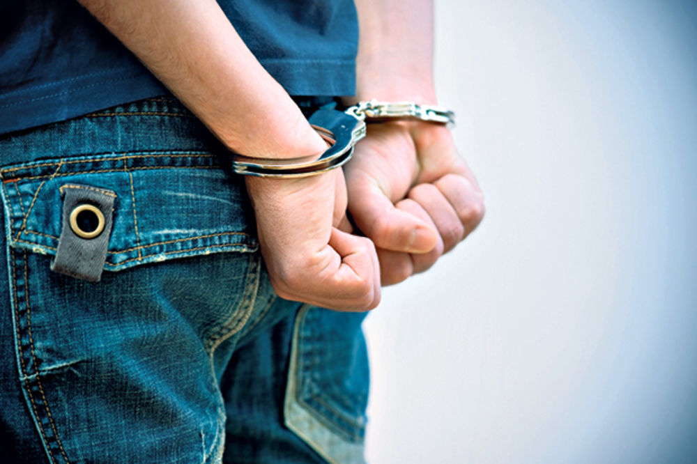 UHVAĆENI NA DELU: Dvoje Nišlija uhapšeno zbog dilovanja heroina i kokaina!