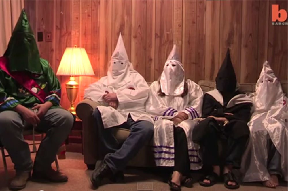 (VIDEO) PRVI PUT IZAŠLI U JAVNOST: Kju Kluks Klan spreman za rasni pokolj