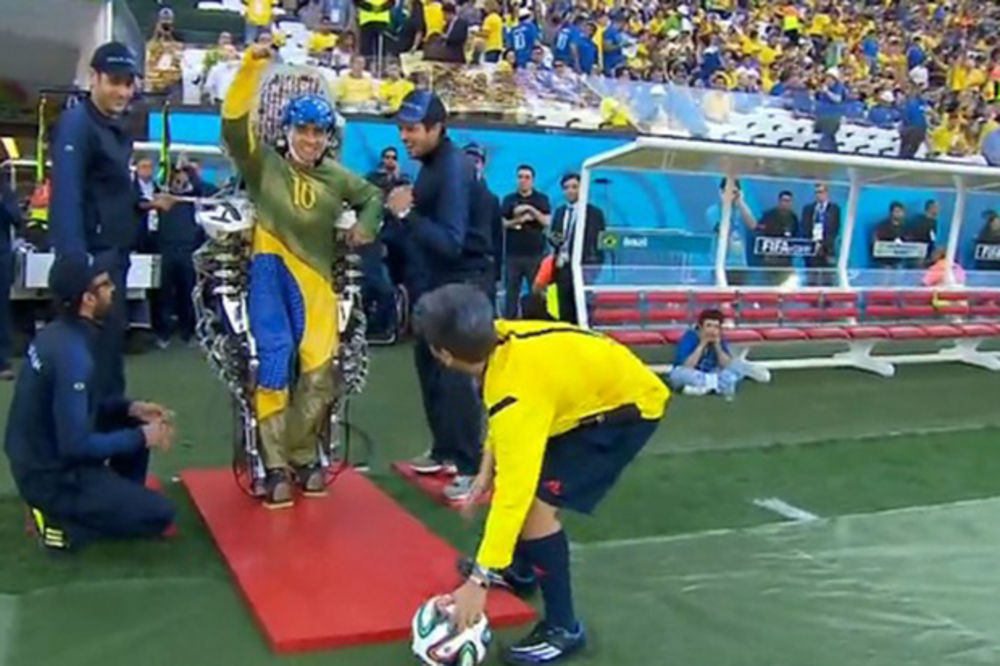 NADA ZA MILIONE: Paraplegičar izveo početni udarac na Mundijalu u Brazilu