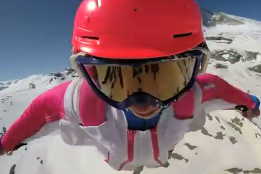 (VIDEO) ZA ISTORIJU: Sa vrha Alpa skočili u odelu sa krilima
