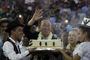 NIJE ŠALA: Generalni sekretar UN proslavio rođendan uz tortu od koke!