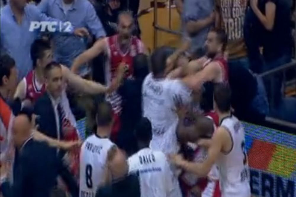 (VIDEO) POGLEDAJTE: Tuča košarkaša Partizana i Zvezde!
