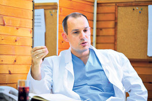Ministar Lončar: Pacijenti, prijavite lekare koji odlažu operaciju da biste je platili
