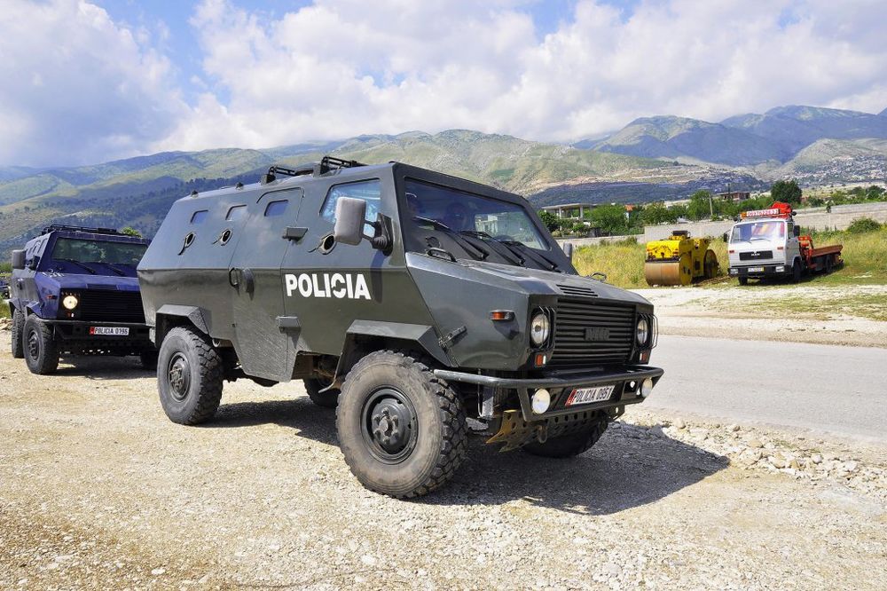 (VIDEO) RAT U ALBANIJI: Dileri pucali iz minobacača i mitraljeza na 500 policajaca