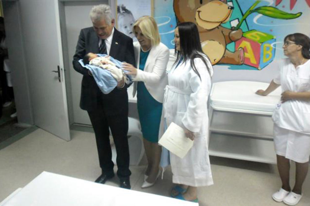 NIKOLIĆI U VRANJU: Predsednik i prva dama otvorili renovirano porodilište