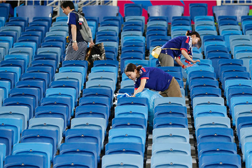 OČARALI SVET: Japanski navijači posle meča počistili ceo stadion