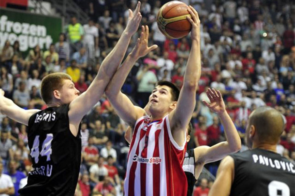 VITEŠKI: Luka Mitrović ušao u svlačionicu i čestitao košarkašima Partizana
