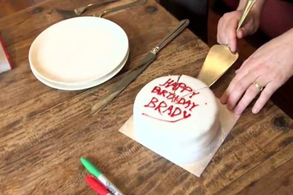 DOBRA IDEJA: Pogledajte kako da isečete okruglu tortu da se ne osuši!