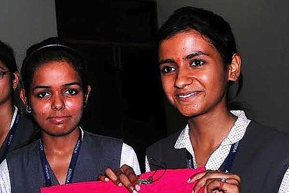 ODMAH ŠALJU SIGNAL POLICIJI: Indijke dizajnirale farmerke protiv silovanja!