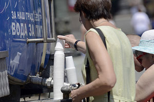 TROPSKA VRUĆINA PONOVO U BEOGRADU: Cisterne sa vodom na 10 lokacija u gradu