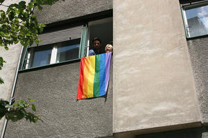 Međunarodni dan ponosa: Aktivisti LGBT prošetali se Beogradom