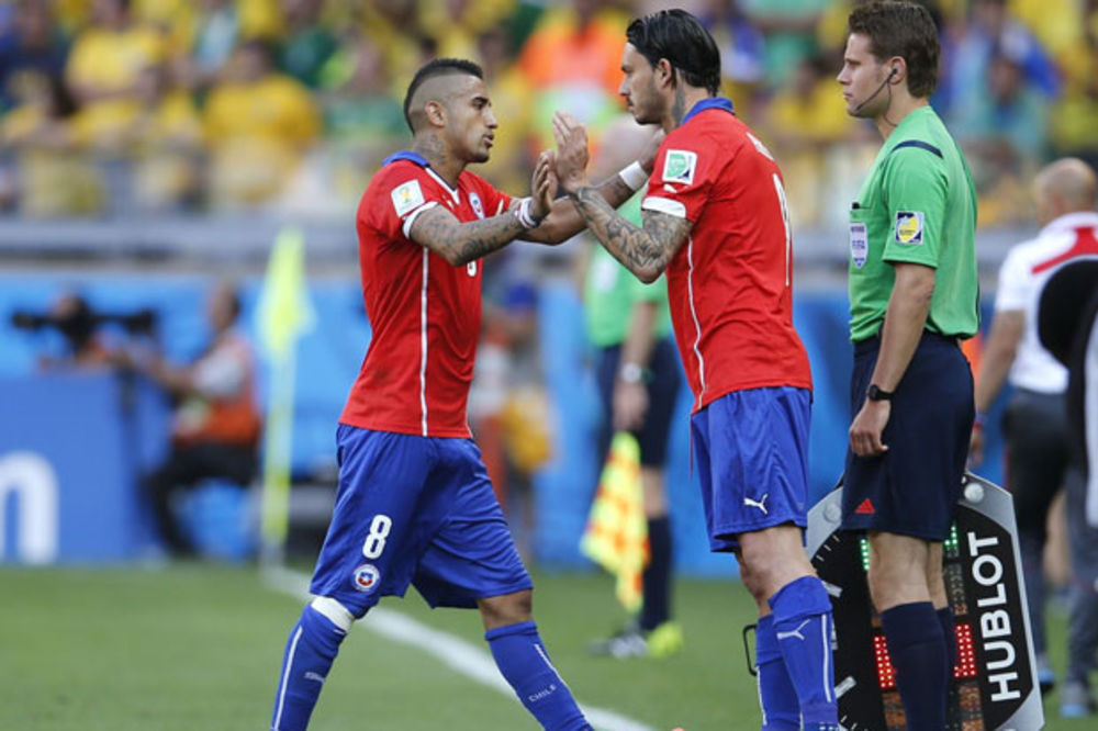 TUČA U TUNELU: Portparol Brazilaca udario čileanskog igrača Pinilju!