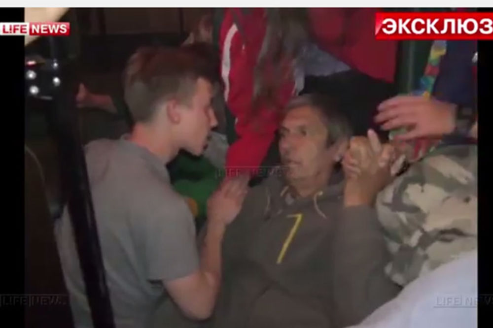 (VIDEO 18+) DONJECK: Ranjeni snimatelj ruske televizije umirao pred kamerama!