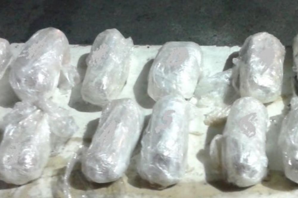 VARVARIN: Bacio 55 paketića marihuane kad je video policajce