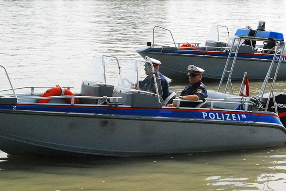 ZAVRŠIO U BOLNICI: Lopov bežeći od policije skočio u Dunavski kanal!