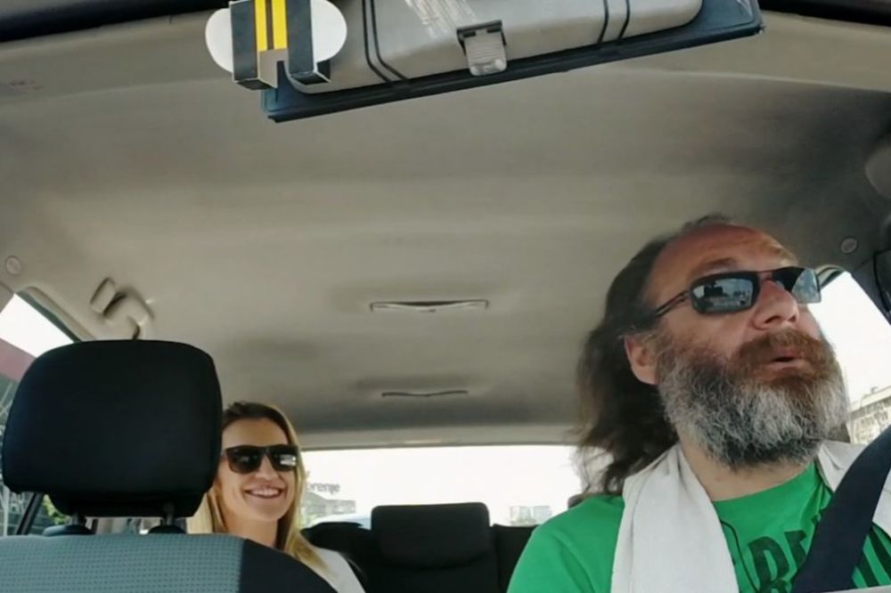 (VIDEO) NAPETIJE NEGO KOD ŠEKSPIRA: Pozoveš taksi, vozi te Hamlet!
