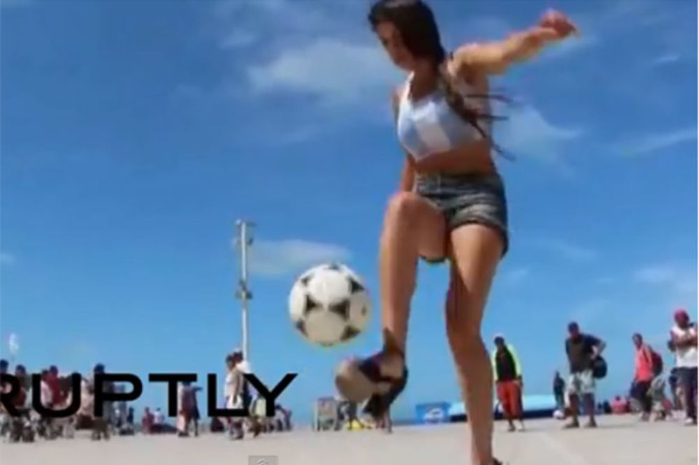 DAJTE MI MESIJA: Argentinska lepotica pobedila 800 muškaraca u žongliranju, sada izaziva najboljeg