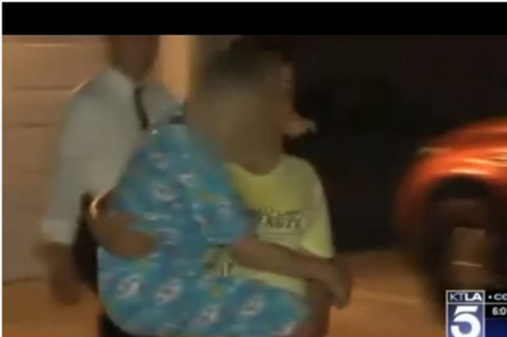 (VIDEO) SAD SU ONI IZA REŠETAKA: Uhapšeni roditelji koji su držali autističnog sina (11) u kiavezu!