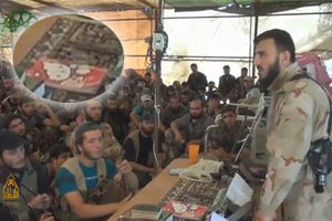 (VIDEO) POVERUJTE SVOJIM OČIMA: Vođa sirijskih pobunjenika ima roze Helou Kiti sveščicu!