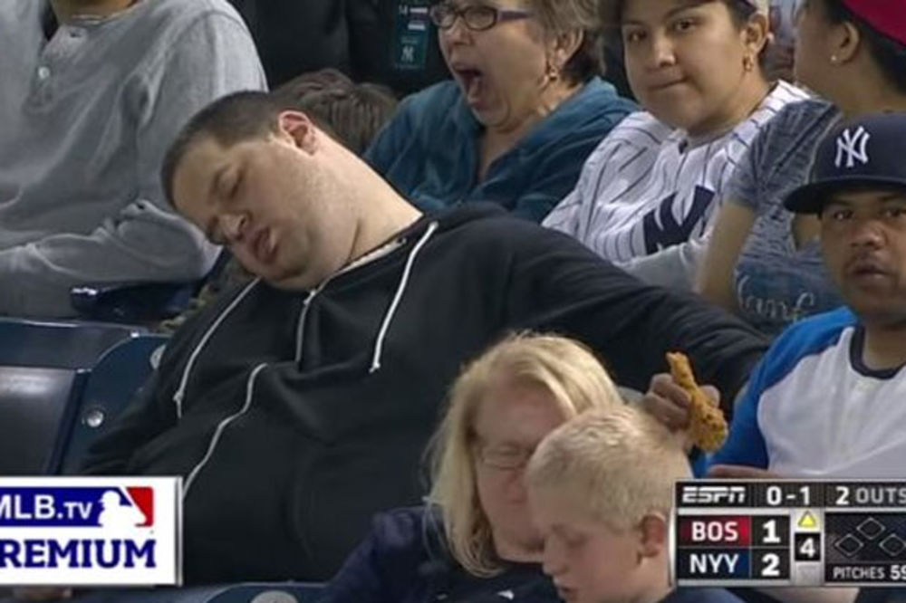 LAKA ZARADA: Navijač tuži televiziju i traži 10 miliona dolara jer je zaspao na utakmici!