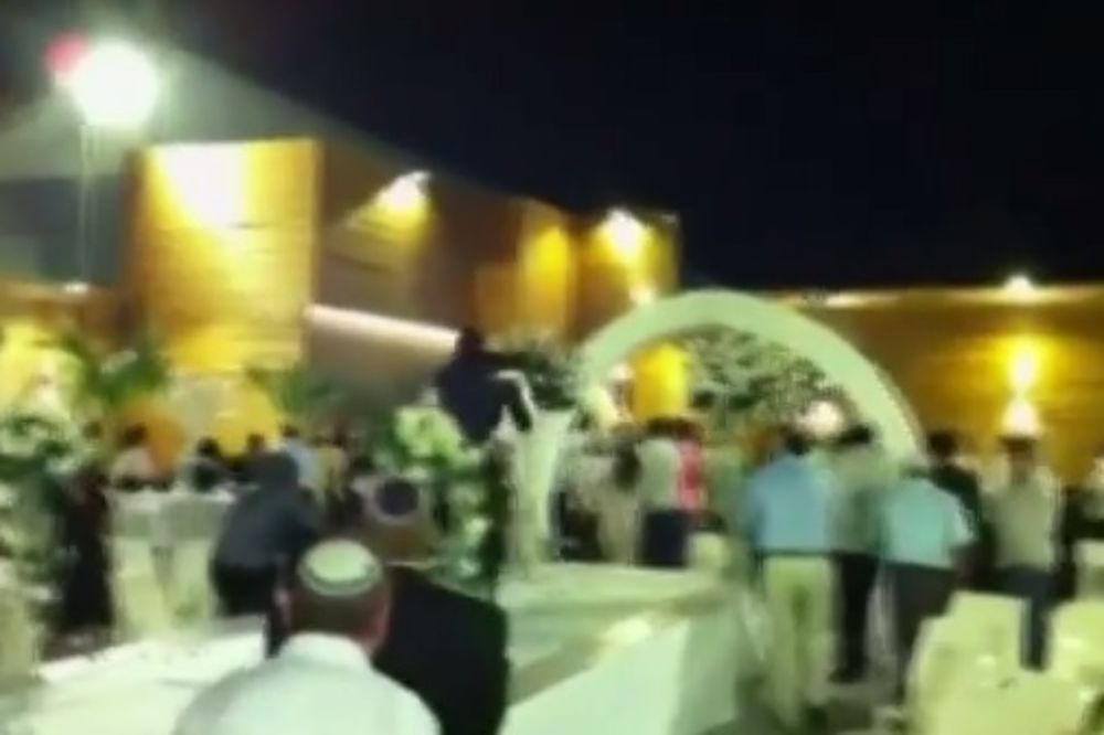 (VIDEO) PANIKA NA VENČANJU U IZRAELU: Mladenci i gosti bežali dok im je raketa letela iznad glava!