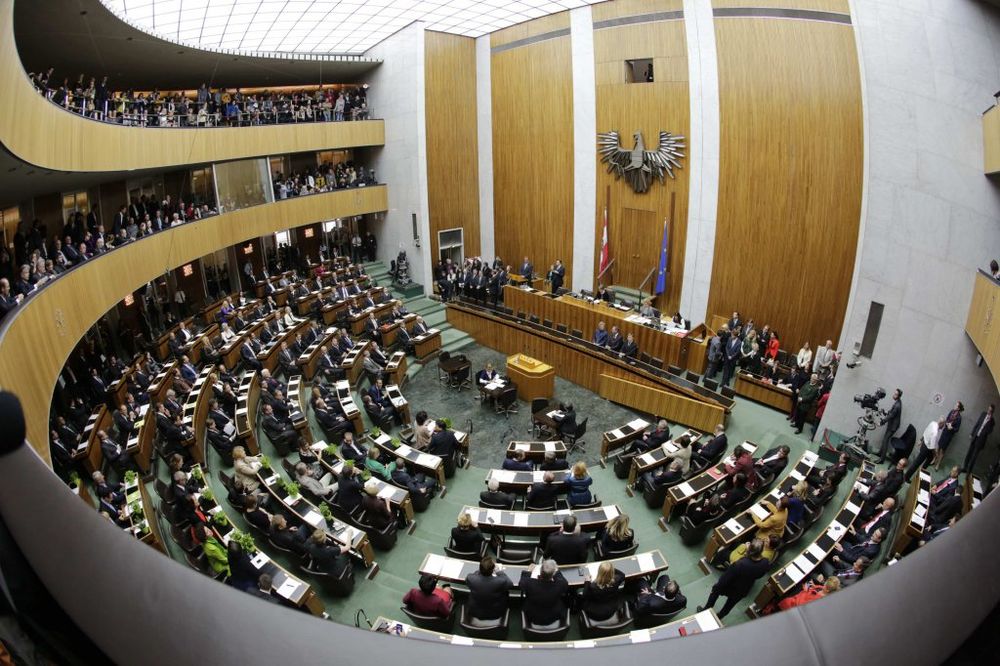 Austrijski parlament protiv isporuke oružja Ukrajini i za veću distancu EU prema Kijevu