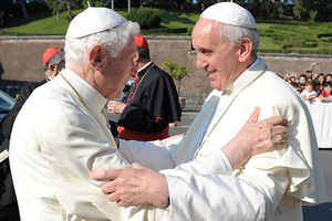 Papa Franja: Benedikt se teško kreće, ali mu je um oštar