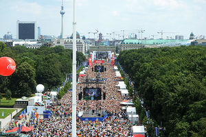 DOČEK DOSTOJAN SVETSKIH ŠAMPIONA: Pola miliona ljudi pozdravilo pancere u Berlinu (FOTO)