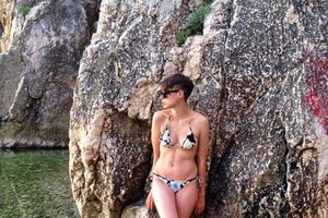 VRUĆE: Sara Jovanović u bikiniju!