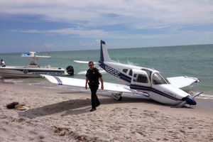 FLORIDA: Otac poginuo, ćerka (9) teško povređena kada je manji avion pao na njih