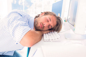STANITE NA KOČNICU: 5 znakova koji pokazuju da previše radite