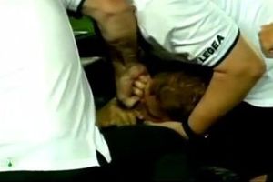 (VIDEO) LEKARI GA SPASLI: Fudbaler Torpeda se umalo ugušio tokom meča