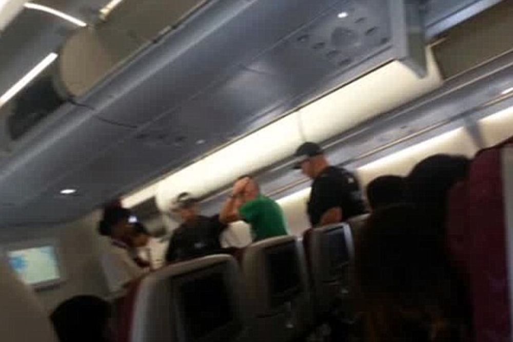 PILOT PRIJAVIO BOMBU: Avion Katar ervejza pinudno sleteo, putnik uhapšen!
