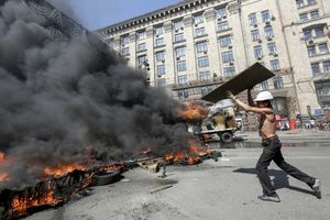 (FOTO) UŽIVO DAN 171 LETELE KAMENICE I ZAPALJENE GUME: Ponovo sukobi na Majdanu!