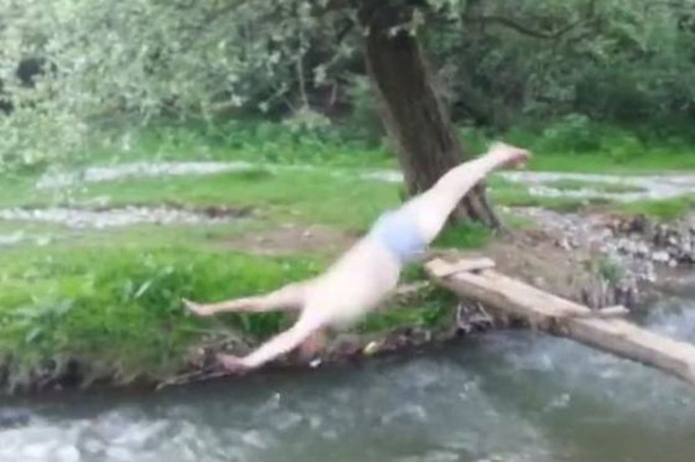 (VIDEO) KO ĆE NEGO BOSANAC: Skočio na glavu u potok dubok 30 centimetara