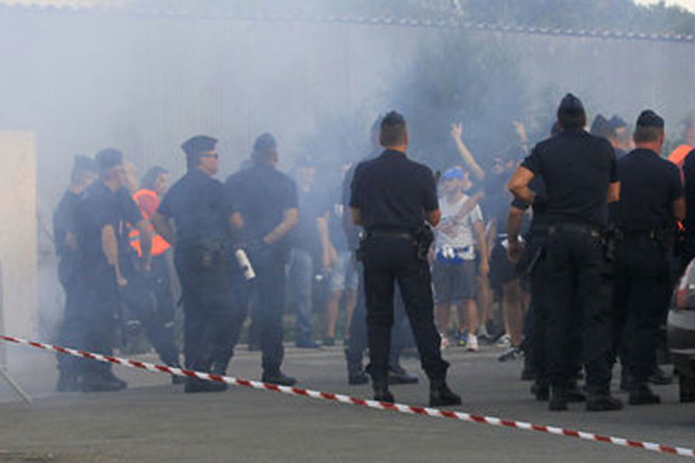 NAVIJAČI BIJU REDOM: Više od 40 policajaca povređeno tokom meča Bastija - Marsej