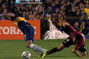 (UZNEMIRUJUĆI VIDEO) UŽASNA POVREDA: Paragvajski fudbaler slomio ruku